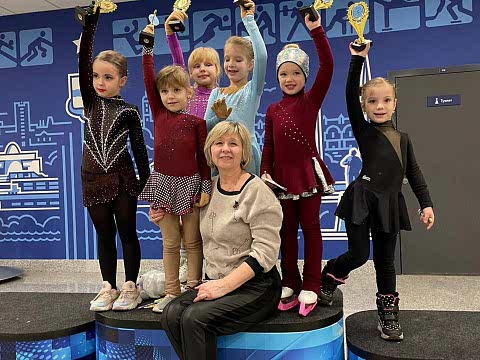 Поздравляем наших любимых фигуристок  с отличными выступлениями!